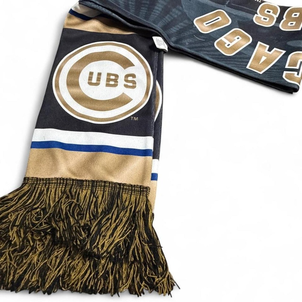 Cubs scarf